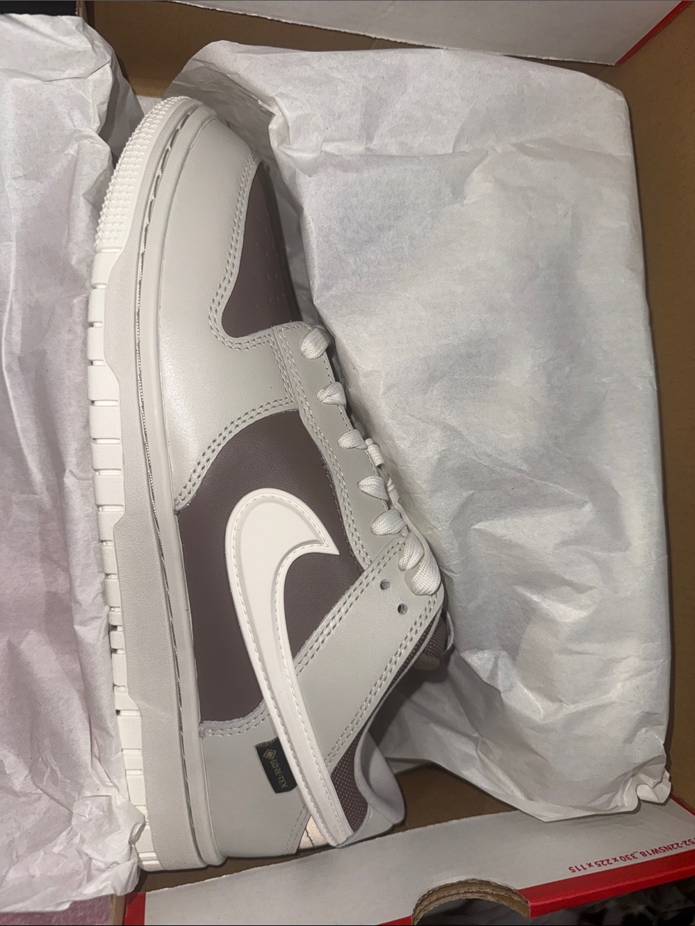 Nike Low-Top Sneaker in White and Taupe